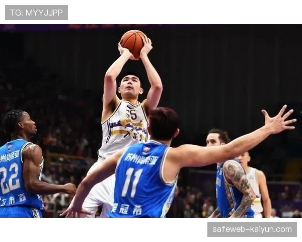 北控佩里13分8板5助,内线策应点丰富高位进攻选择 北控佩里13分8板5助,内线策应点丰富高位进攻选择